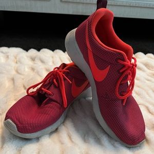 Nike womens running shoe